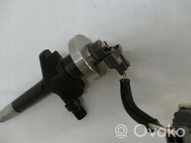 Mazda MPV II LW Injecteur de carburant 13H50