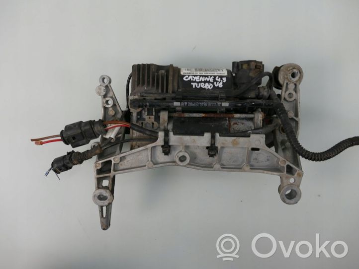 Porsche Cayenne (9PA) Compressore/pompa sospensioni pneumatiche 95535890102