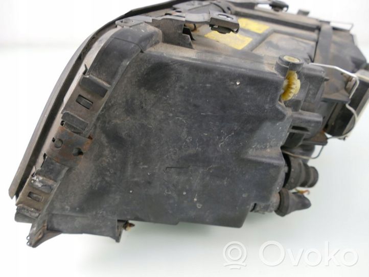 Audi A8 S8 D2 4D Lampa przednia 1305235231