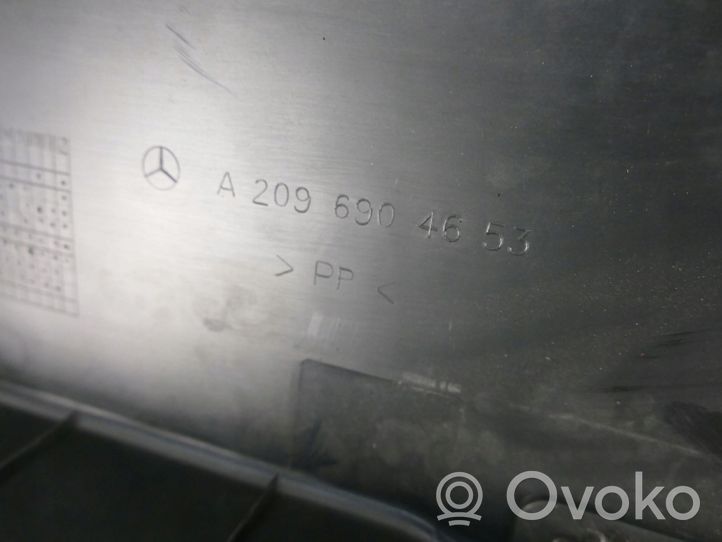 Mercedes-Benz CLK A209 C209 Bagažinės slenksčio apdaila A2096904653