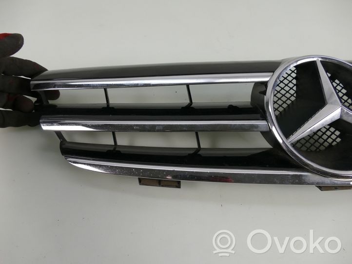 Mercedes-Benz CLK A209 C209 Front grill A2098800223