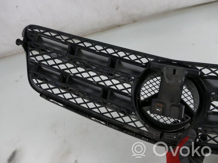 Mercedes-Benz C W204 Maskownica / Grill / Atrapa górna chłodnicy 2048880160