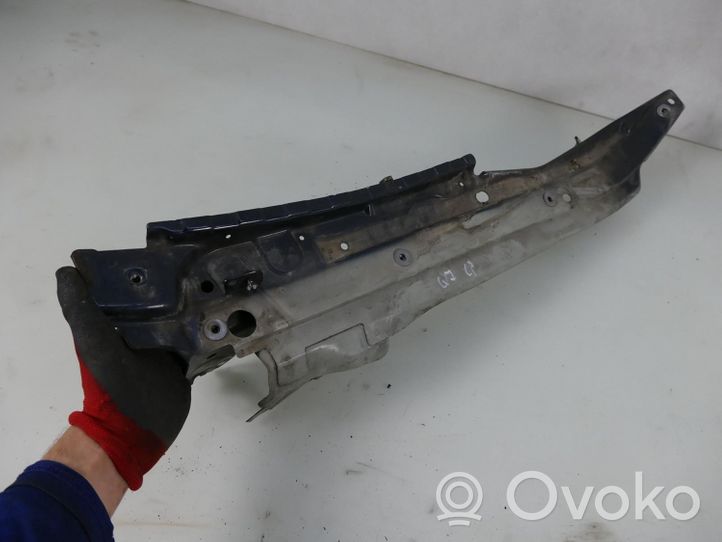 Audi Q7 4L Supporto di montaggio del parafango 4L0805157B