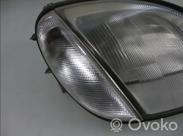 Mercedes-Benz SLK R170 Lampa przednia A1708202661