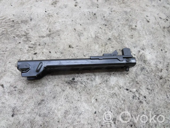 Volkswagen PASSAT B7 Rail de réglage hauteur de ceinture de sécurité 6390901100008