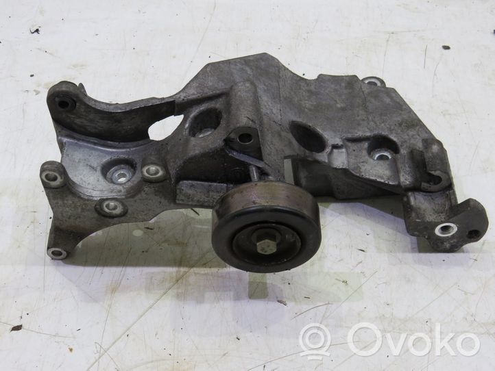 KIA Sorento Soporte del alternador 