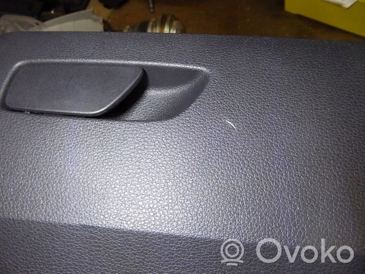 Audi Q2 - Schowek deski rozdzielczej / Komplet 81B857035