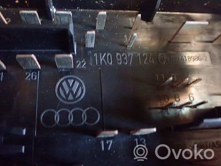 Volkswagen PASSAT CC Module de fusibles 1K0937124Q