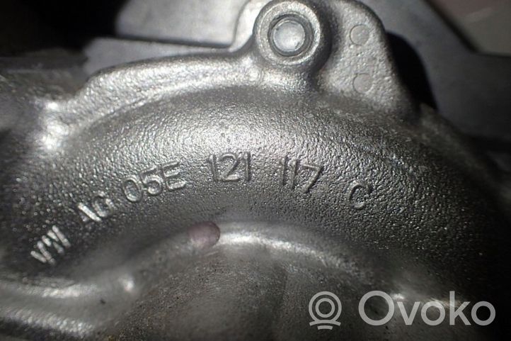 Volkswagen Golf VII Pompe de circulation d'eau 05E121117C