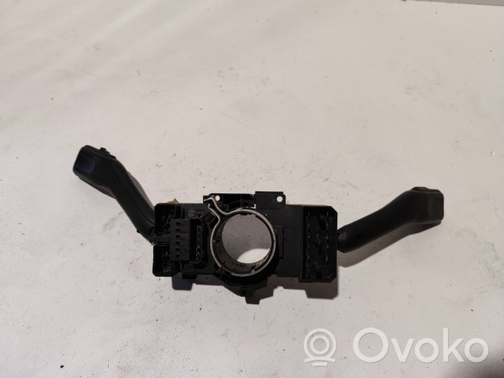 Volkswagen Golf IV Leva/interruttore dell’indicatore di direzione e tergicristallo 8L0953513