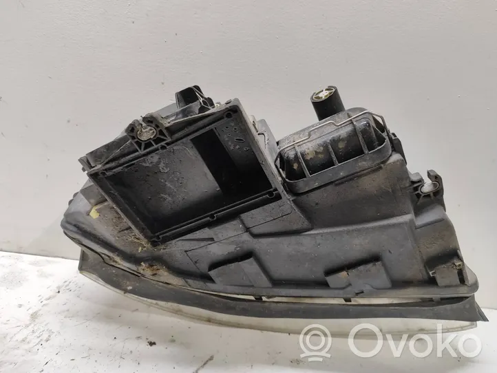 Audi A4 S4 B6 8E 8H Lampa przednia 8E0941029C