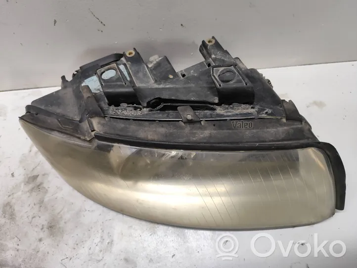 Audi A4 S4 B6 8E 8H Lampa przednia 8E0941004F