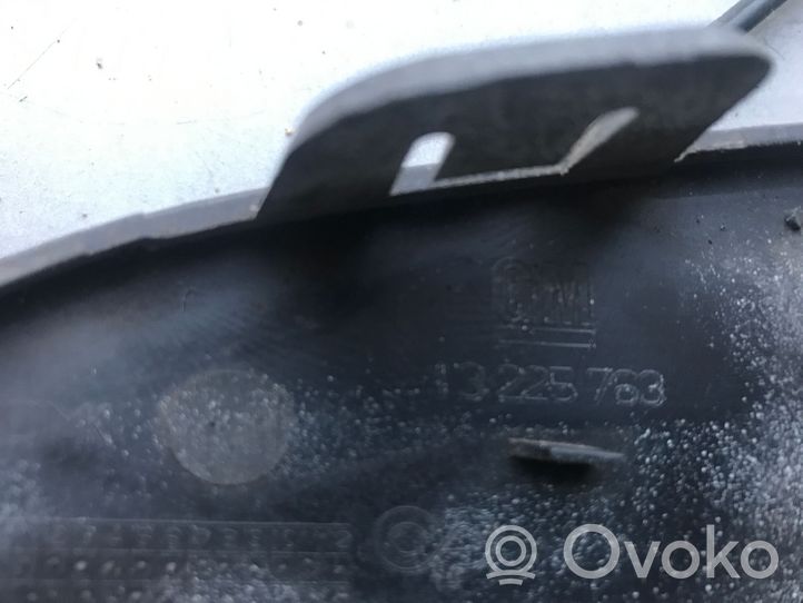 Opel Astra H Kratka dolna zderzaka przedniego 13225763