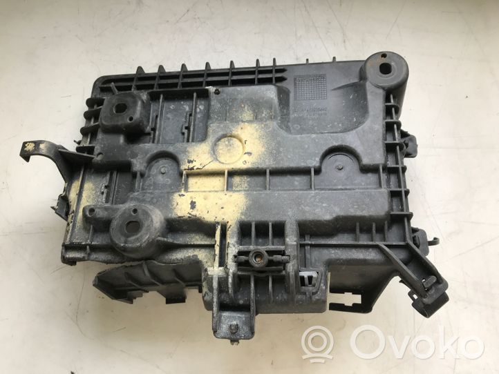 Opel Corsa D Battery box tray cover/lid 13235642