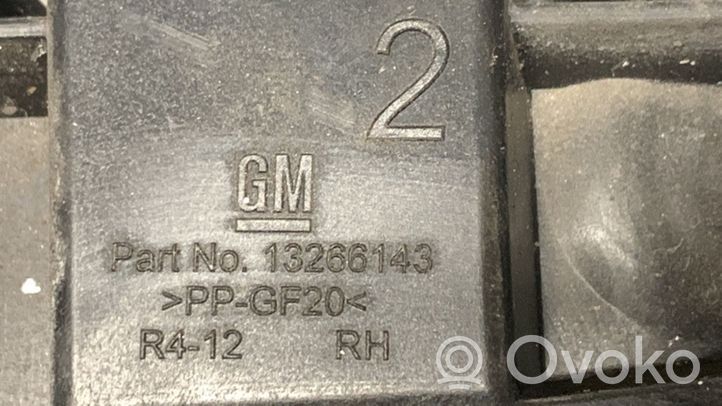 Opel Astra J Support de pare-chocs arrière 13266143