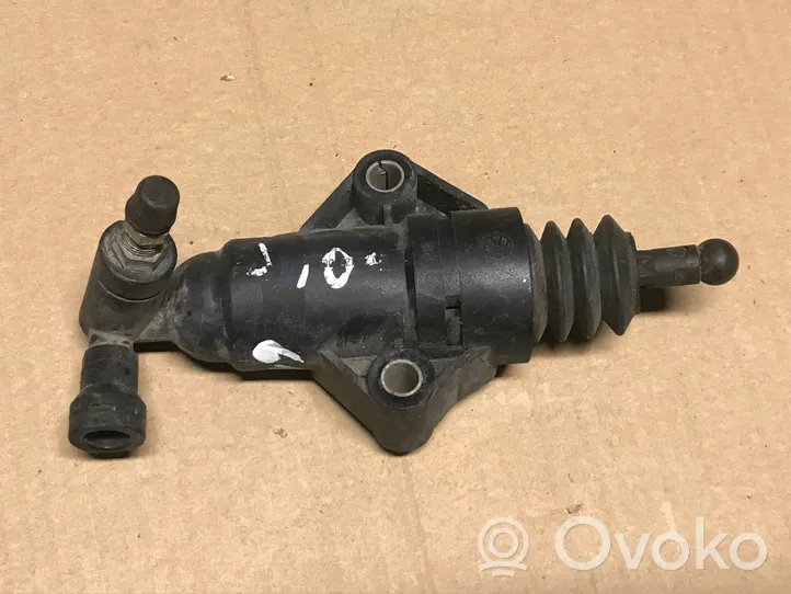 Audi A4 S4 B7 8E 8H Clutch slave cylinder 1J0721261E