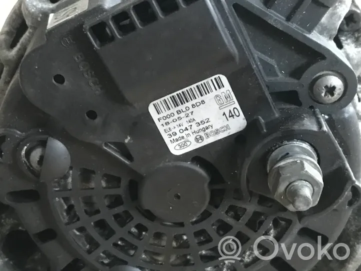 Opel Zafira C Alternator 39047352