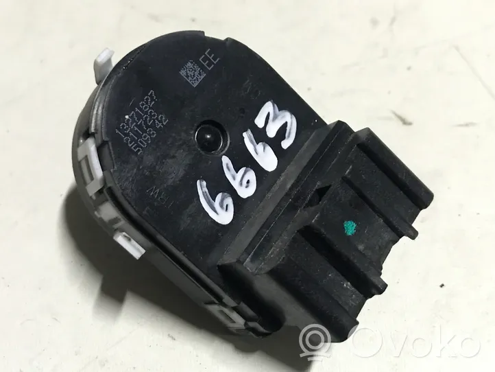 Opel Astra J Wing mirror switch 13271827