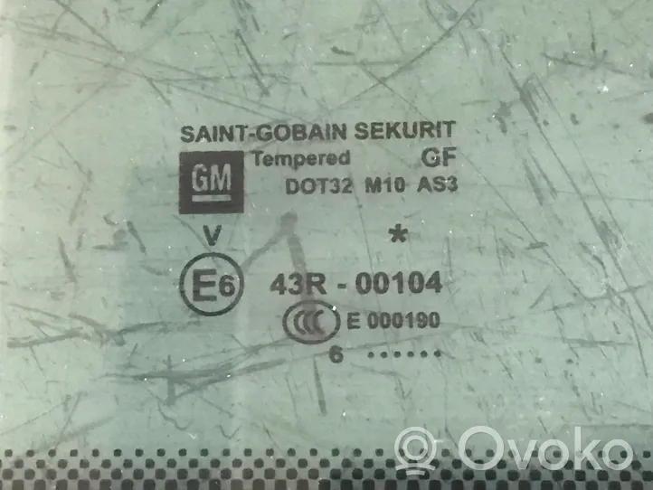 Opel Zafira B Fenêtre latérale avant / vitre triangulaire DOT32M10AS3