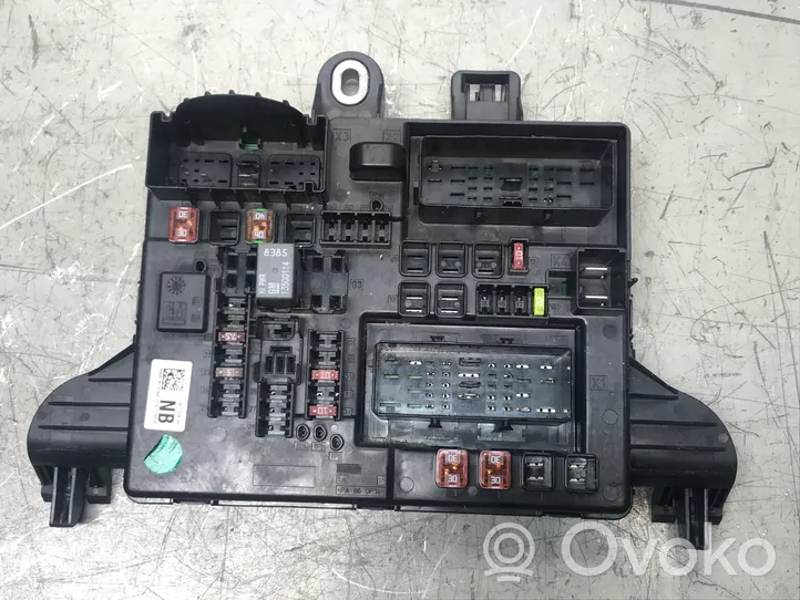 Opel Insignia A Fuse module 13277318