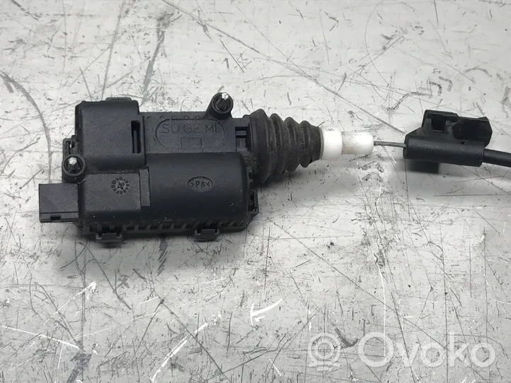 Opel Astra H Motorino del tappo del serbatoio del carburante 13208157