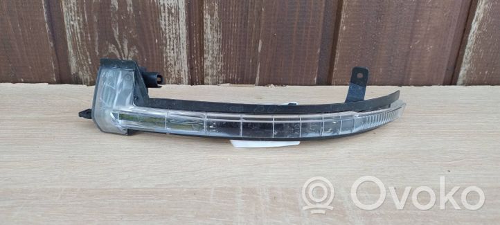 Volkswagen Touareg II Indicatore di direzione anteriore 7P6949101