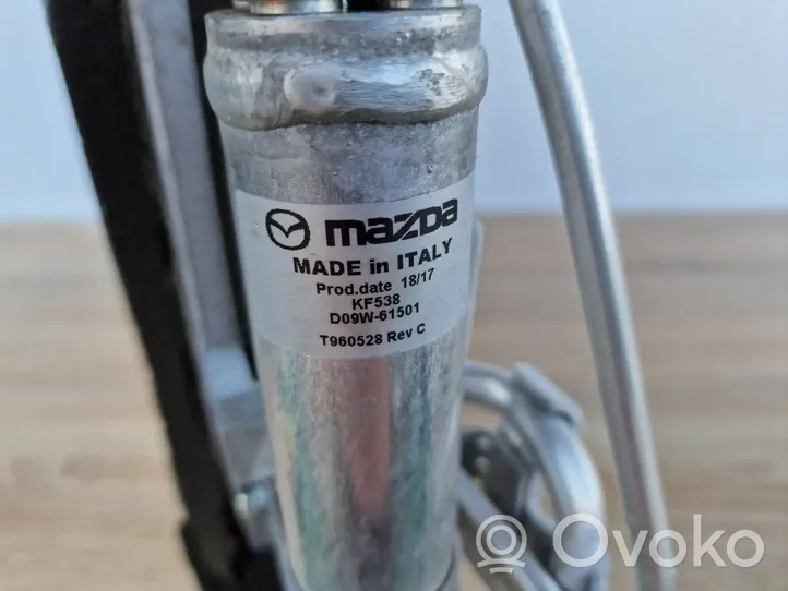 Mazda 3 III Jäähdyttimen lauhdutin (A/C) D09W-61501