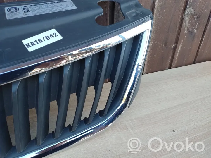 Skoda Rapid (NH) Grille calandre supérieure de pare-chocs avant 5JA853668