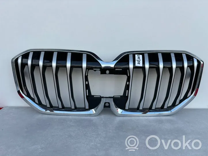 BMW 2 Active Tourer U06 Grille calandre supérieure de pare-chocs avant 8737189