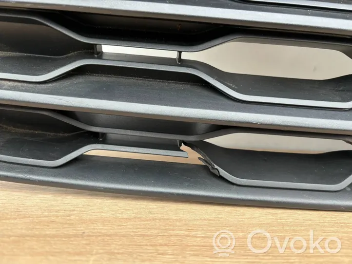 Volkswagen T-Roc Maskownica / Grill / Atrapa górna chłodnicy 2GA853651E