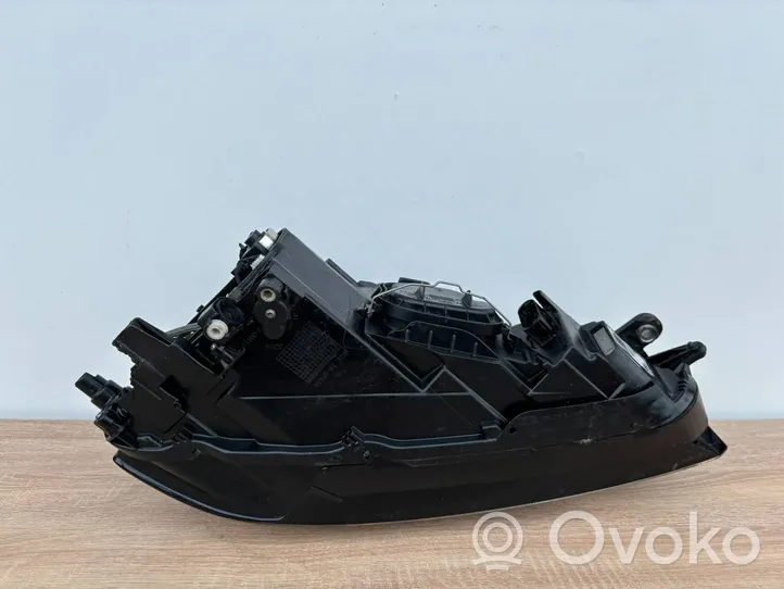 Volkswagen Golf Sportsvan Lampa przednia 517941752B