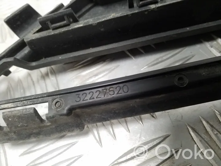 Volvo XC90 Grille inférieure de pare-chocs avant 32227520