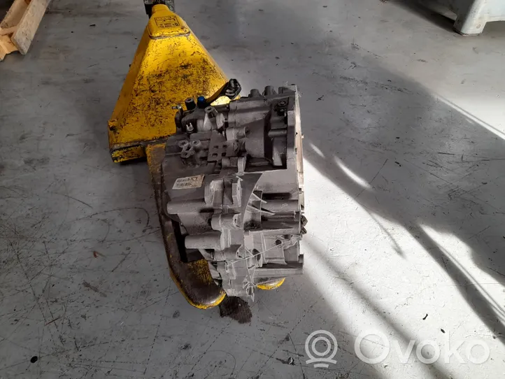 Volvo S40, V40 Manual 5 speed gearbox T106131