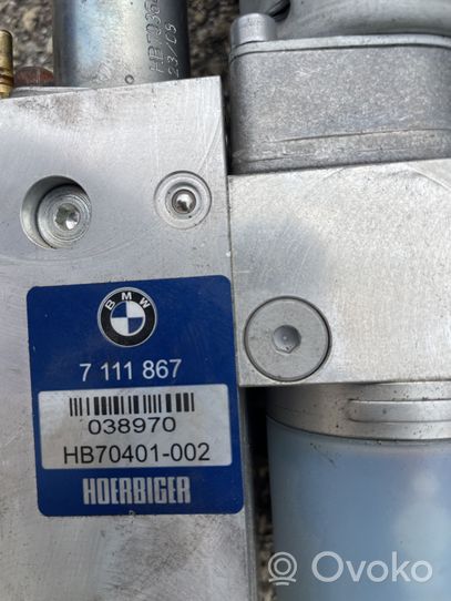BMW 5 E60 E61 Tavaratilan luukun hydraulinen avausjärjestelmä pumpulla 7111867
