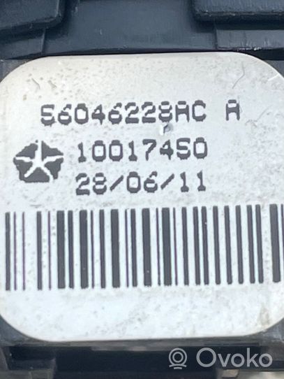 Lancia Thema Interruptor para abrir la puerta trasera 56046228AC