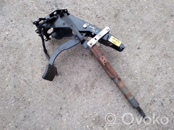 BMW 7 E32 Brake pedal 1981088