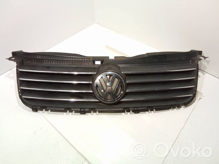 Volkswagen PASSAT B5.5 Grille calandre supérieure de pare-chocs avant 3B0853651l