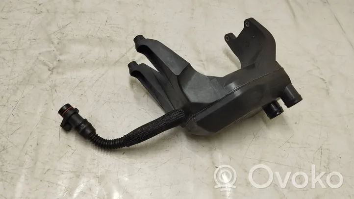 Mercedes-Benz A W176 Separatore dello sfiato dell’olio A1330105600