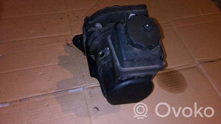 Mercedes-Benz ML W164 Ohjaustehostimen pumppu A1644601680