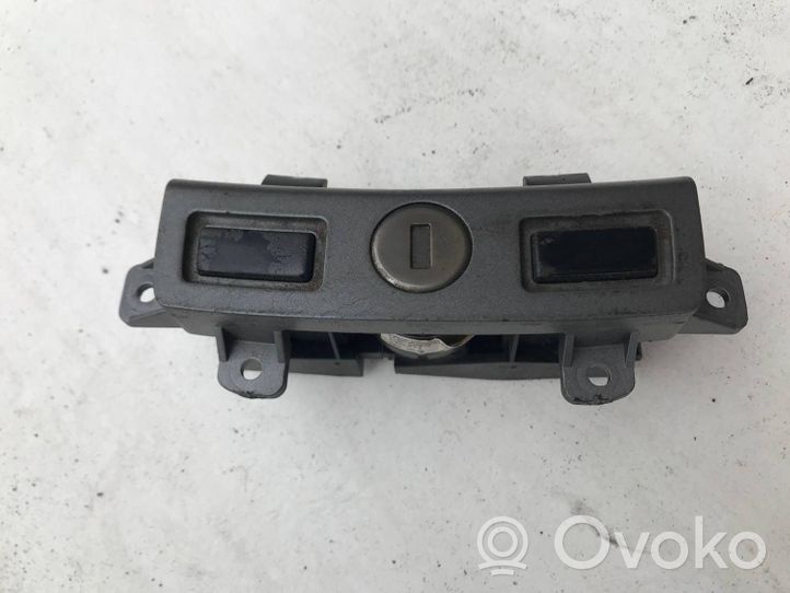 BMW 7 E65 E66 Armrest lock 