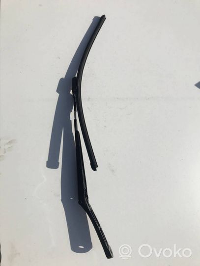 Volkswagen Beetle A5 Front wiper blade arm 1E1955409