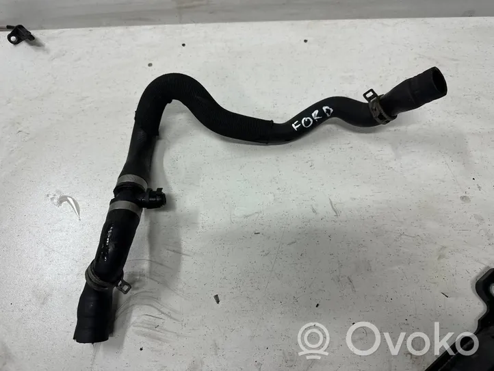 Ford Focus Tuyau de liquide de refroidissement moteur AV618C351BF