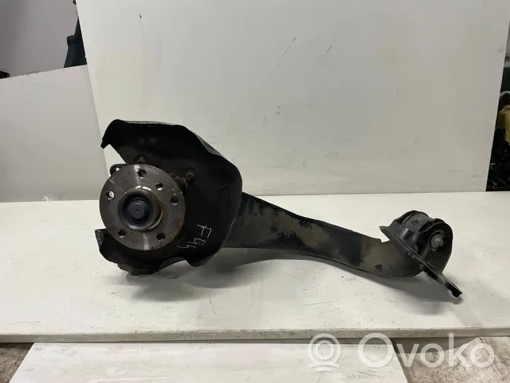 BMW 2 F45 Zwrotnica koła tylnego 6851580