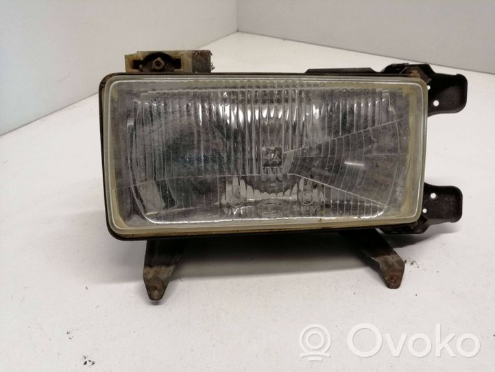 Audi 80 90 B2 Lampa przednia 902121717