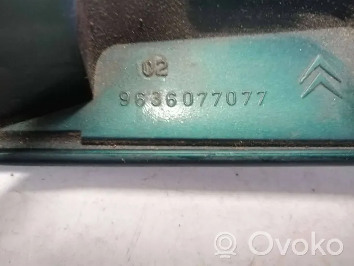 Citroen Xsara Takaluukun rekisterikilven valon palkki 9636077077