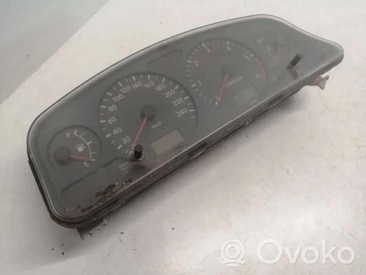 Toyota Avensis T220 Speedometer (instrument cluster) 12014060