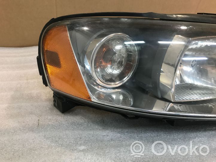 Volvo XC70 Lampa przednia 30698836