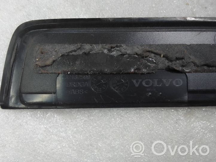 Volvo XC40 Rivestimento vano piedi laterale 32132599