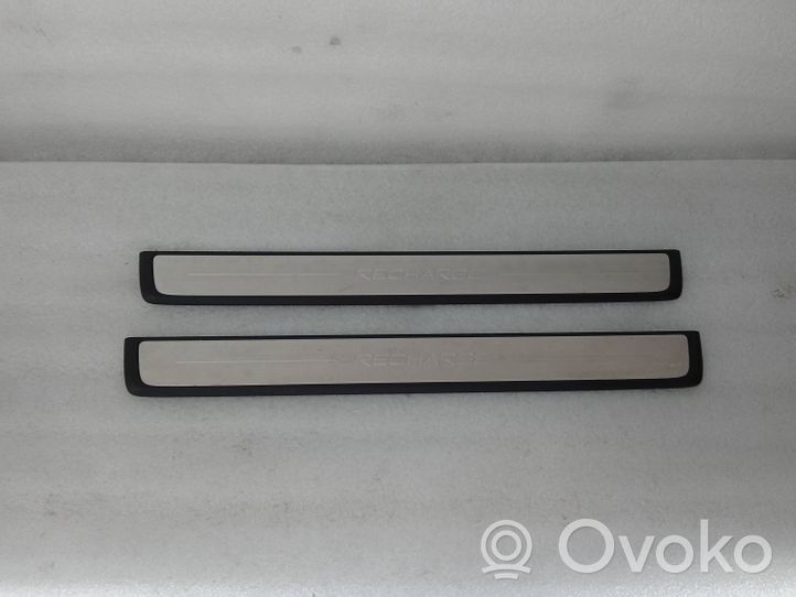 Volvo XC40 Rivestimento vano piedi laterale 32132599