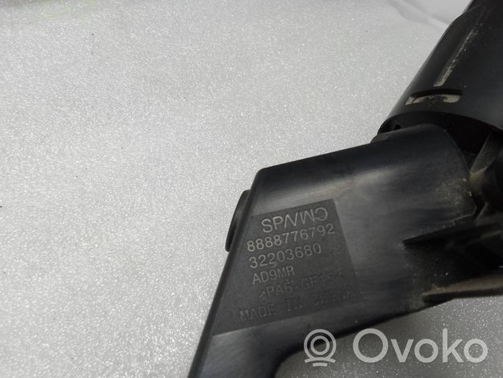 Volvo XC40 Tubo e bocchettone per riempimento serbatoio del carburante 32242222